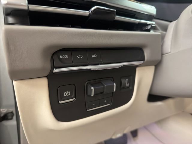 Used 2025 Cadillac Escalade Premium Luxury Platinum w/ LPO, Radiant Package RWD image 18