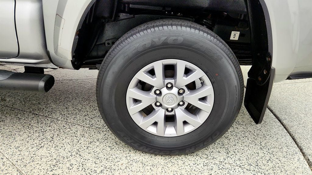 Used 2019 Toyota Tacoma SR5 AWD/4WD image 9