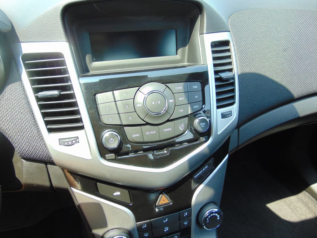 Used 2015 Chevrolet Cruze LT FWD image 19