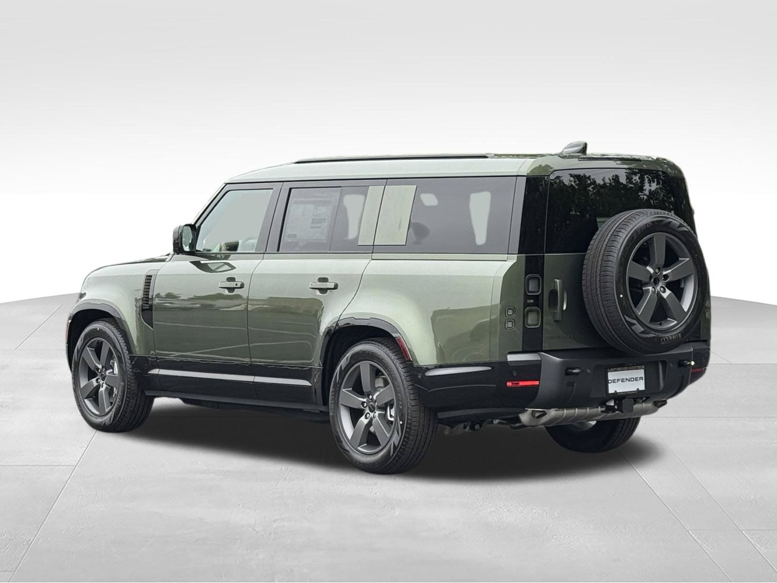 New 2026 Land Rover Defender 130 X-Dynamic SE AWD/4WD image 3