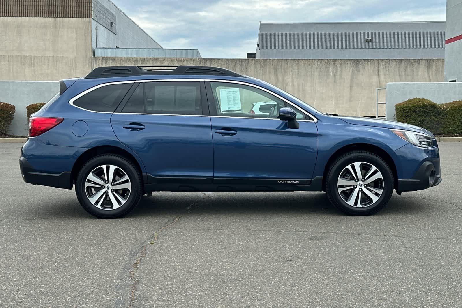 Used 2019 Subaru Outback 3.6R Limited AWD/4WD image 6