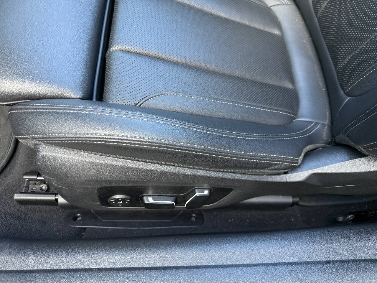 Used 2025 BMW 430i Convertible w/ Premium Package RWD image 22