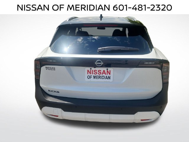 New 2027 Nissan Kicks SR FWD image 4