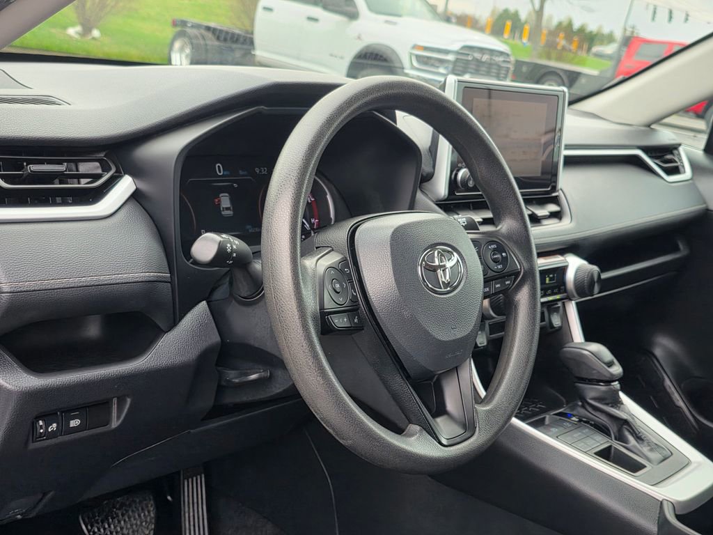 Used 2024 Toyota RAV4 LE AWD/4WD image 11