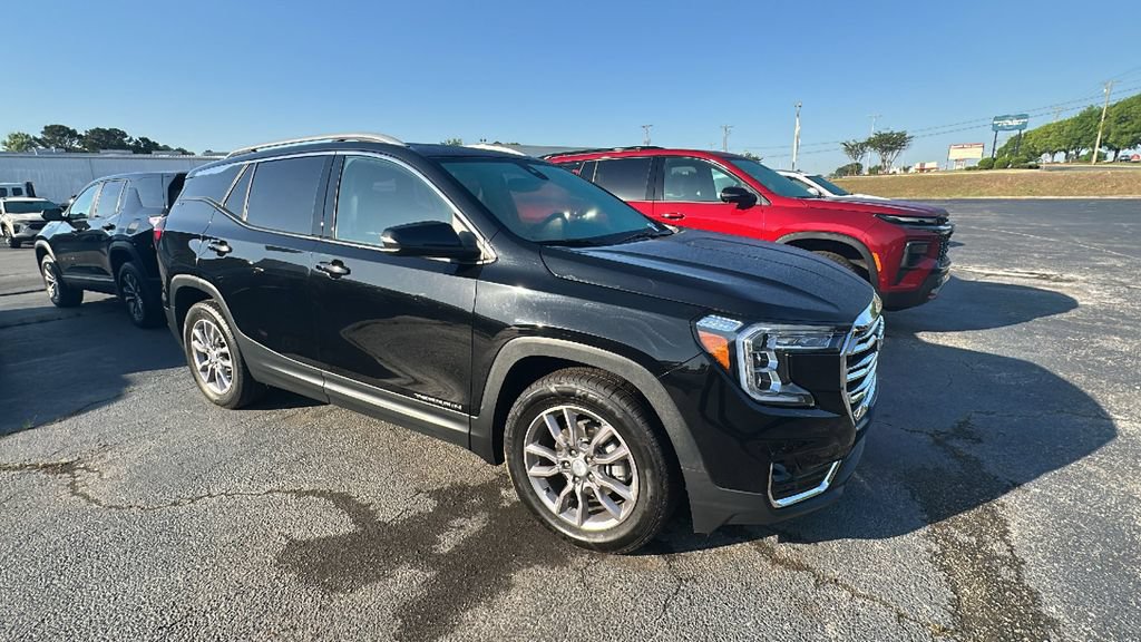 Used 2022 GMC Terrain SLT w/ Infotainment Package II FWD image 13