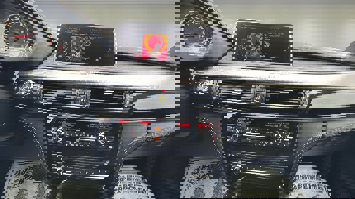 Used 2015 BMW X6 M image 10