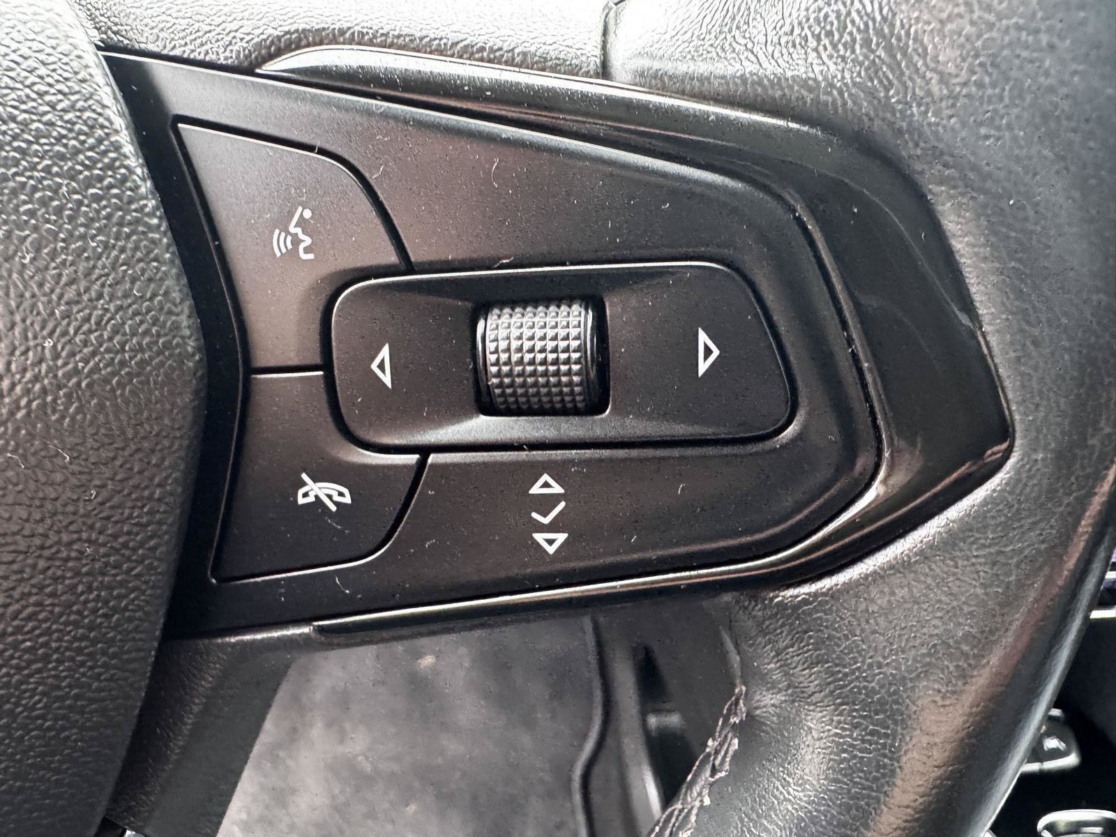 Used 2022 Chevrolet Bolt EUV Premier w/ Sun & Sound Package FWD image 23