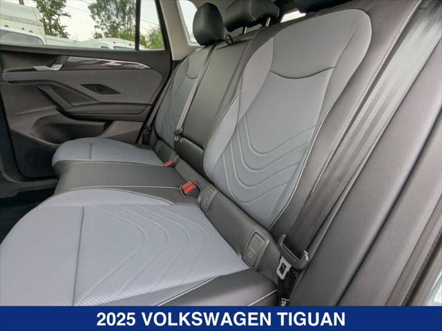 New 2025 Volkswagen Tiguan SE AWD/4WD image 17