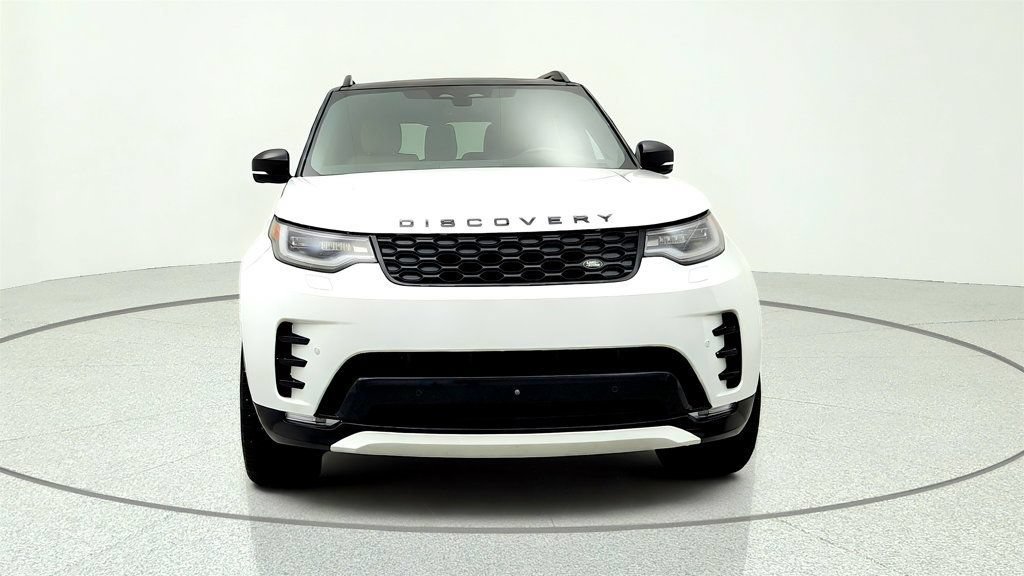 Used 2025 Land Rover Discovery Dynamic SE AWD/4WD image 2