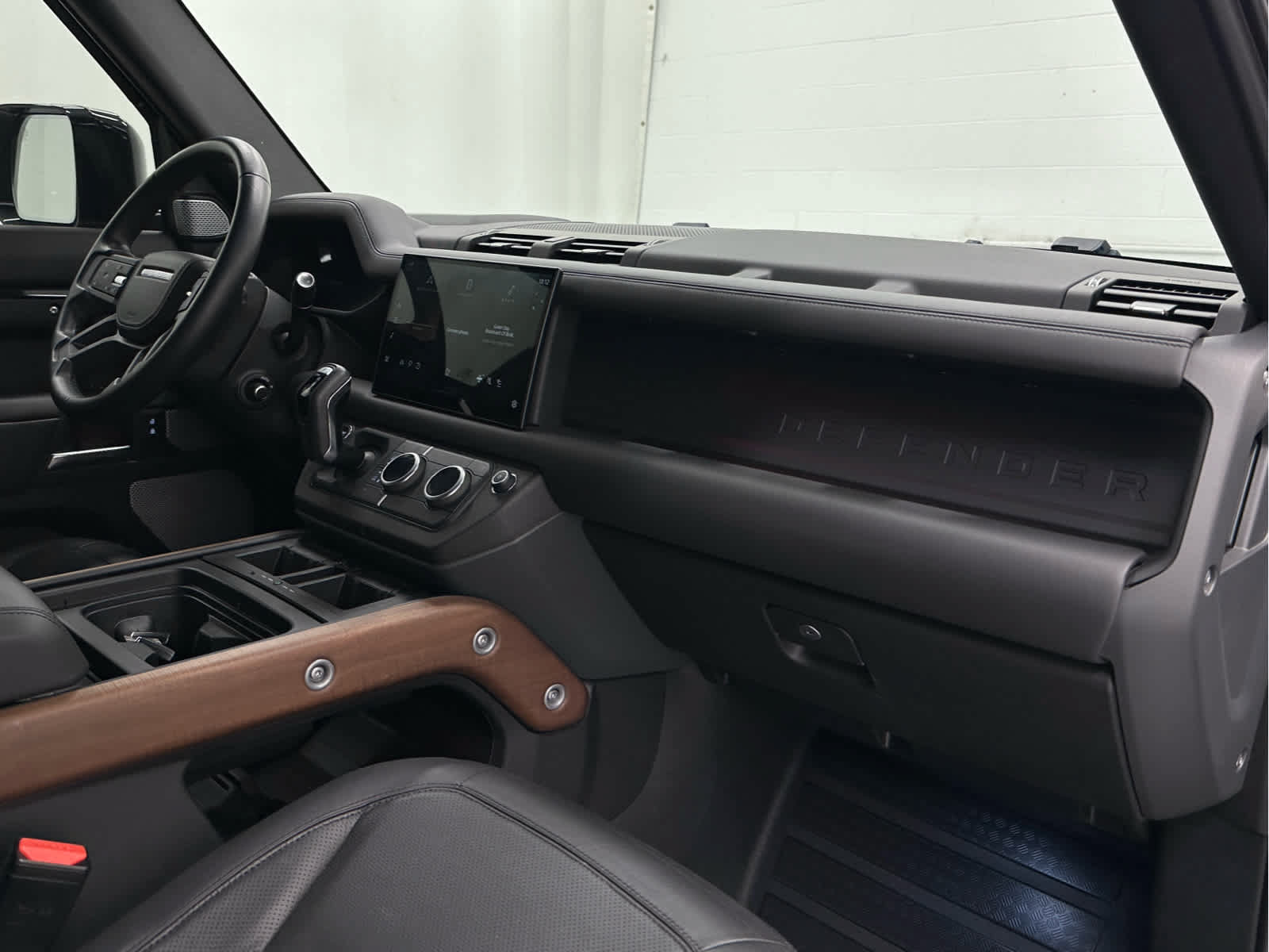 Used 2024 Land Rover Defender 130 X AWD/4WD image 18