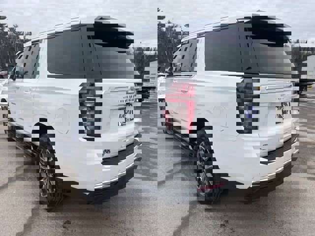 Used 2022 Chevrolet Suburban LT w/ LT Signature Plus Package image 4