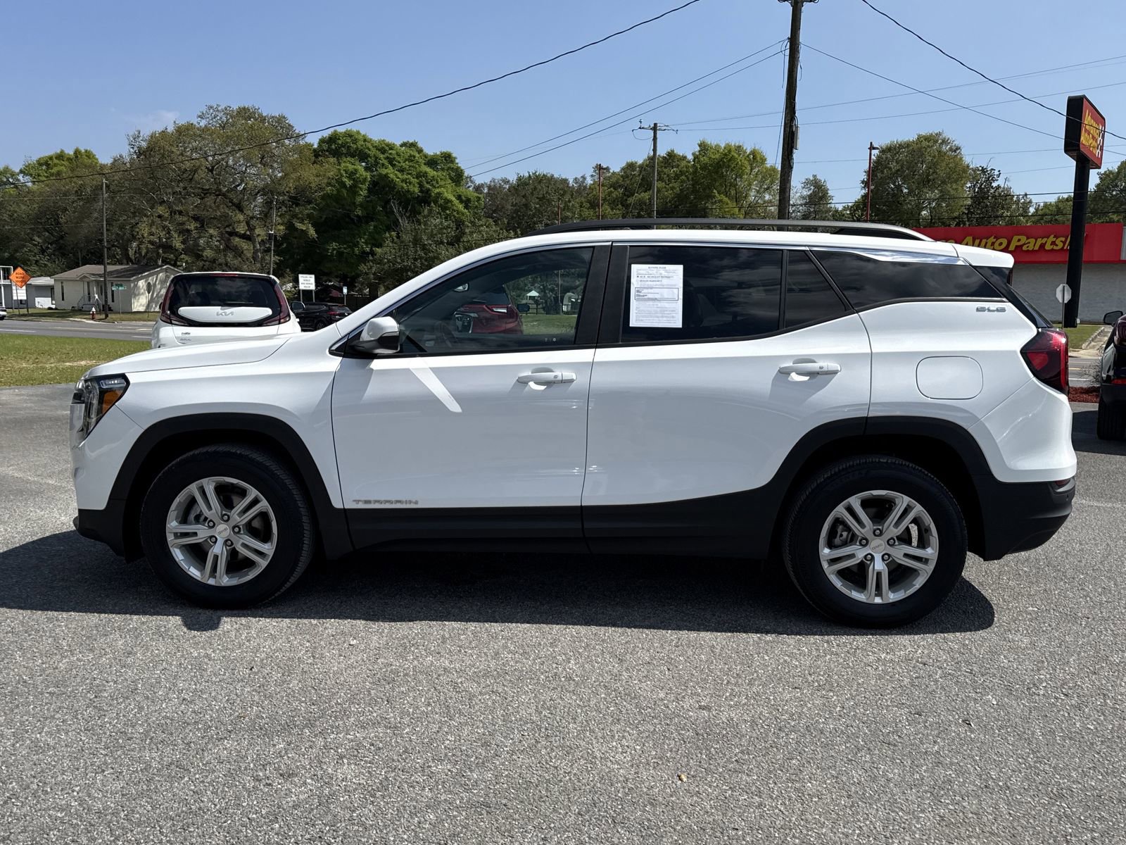 Used 2023 GMC Terrain SLE w/ Driver Convenience Package AWD/4WD image 2