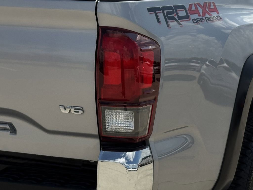 Used 2019 Toyota Tacoma TRD Off-Road AWD/4WD image 10