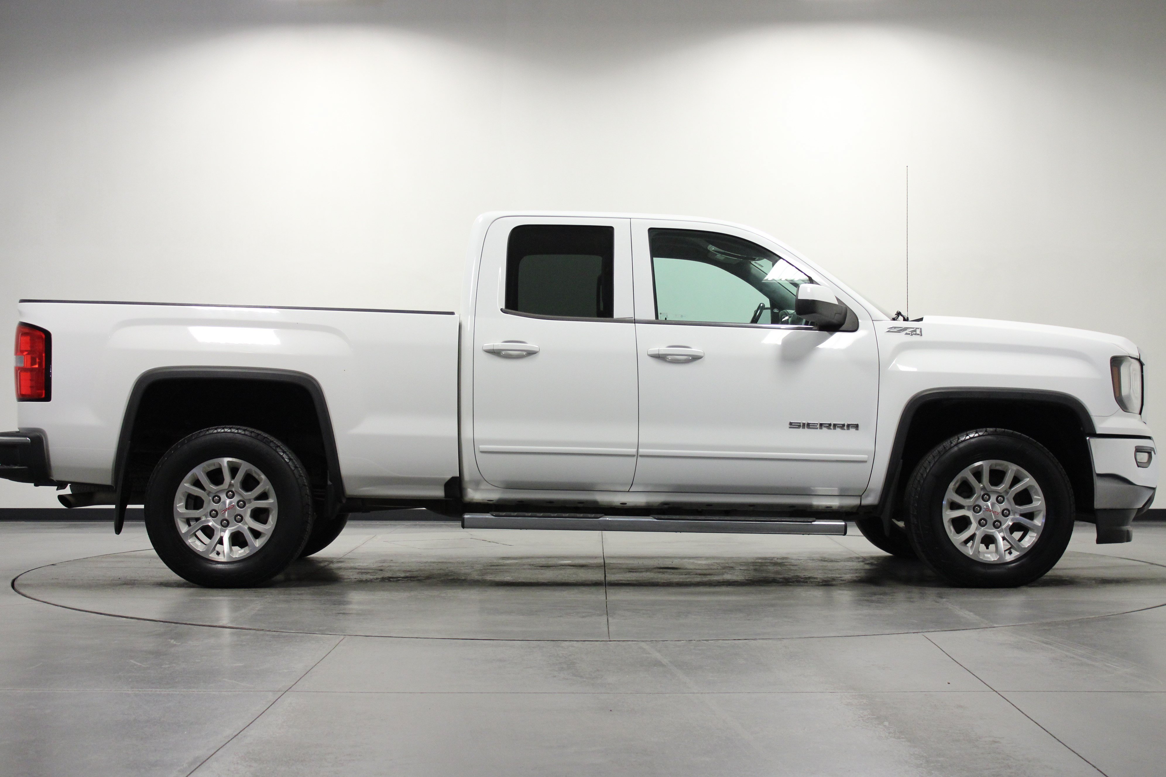 Used 2016 GMC Sierra 1500 SLE w/ SLE Value Package AWD/4WD image 3