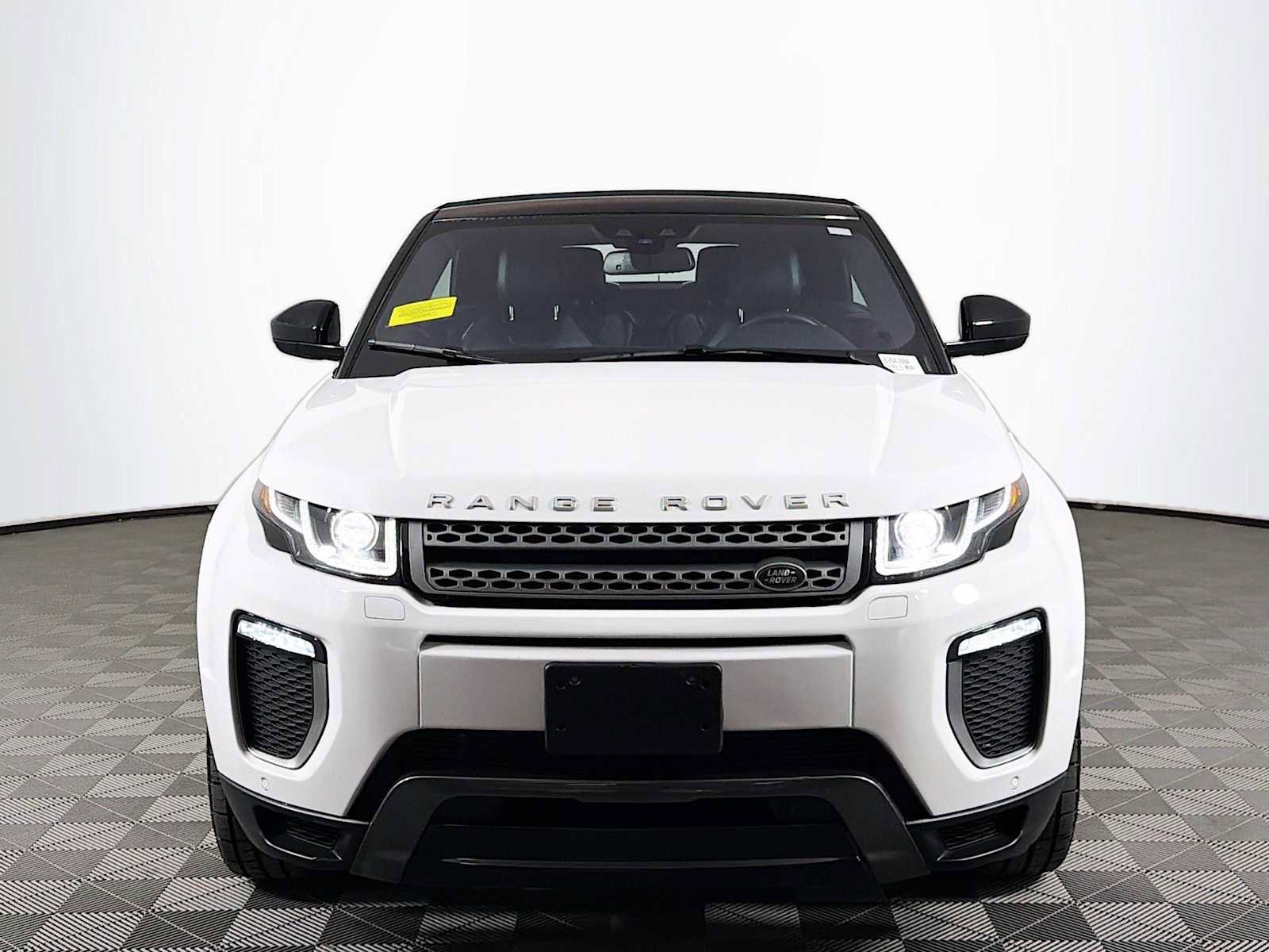 Used 2017 Land Rover Range Rover Evoque SE Dynamic image 2