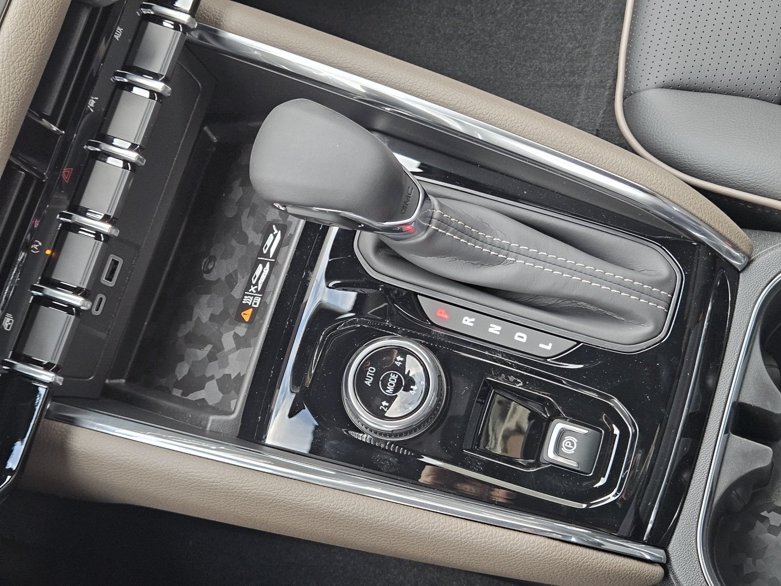 New 2026 GMC Canyon Denali AWD/4WD image 15