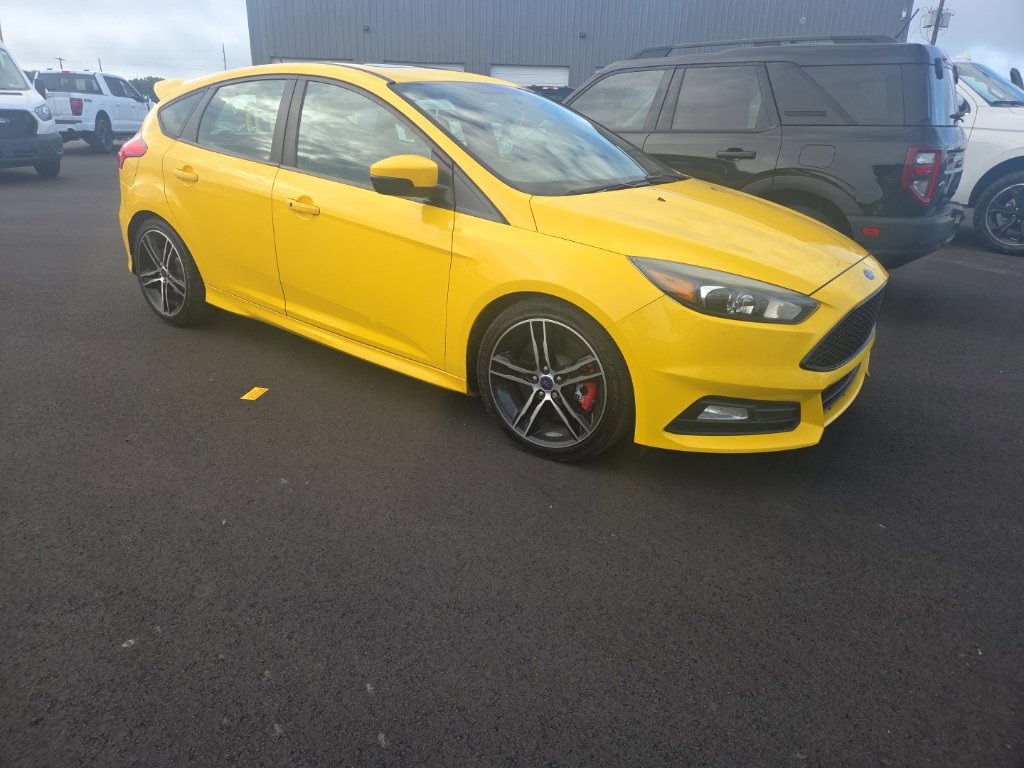 Used 2017 Ford Focus ST w/ Equipment Group 401A FWD image 11