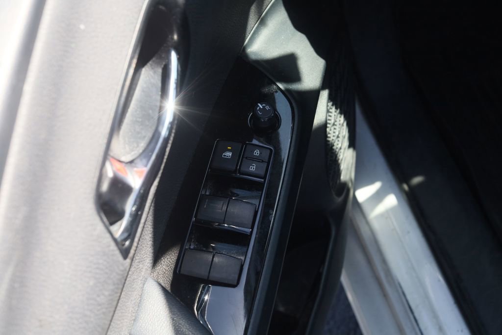 Used 2022 Toyota Prius Prime LE FWD image 23