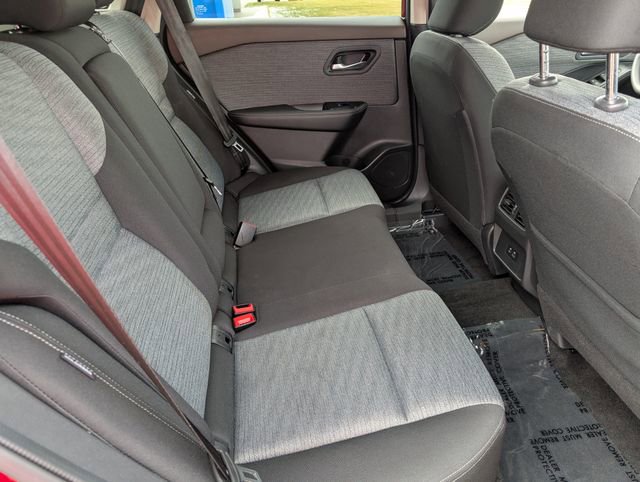 Used 2023 Nissan Rogue SV image 6