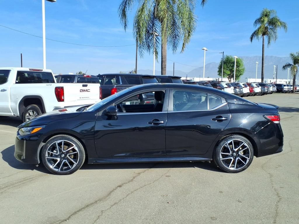 Certified 2025 Nissan Sentra SR FWD image 9