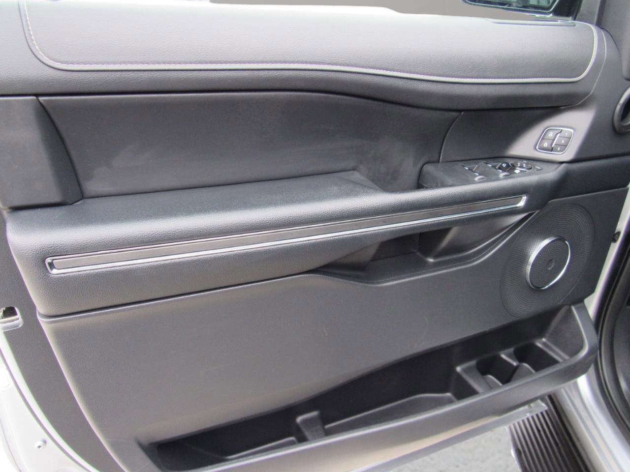 Used 2023 Ford Expedition XLT image 39