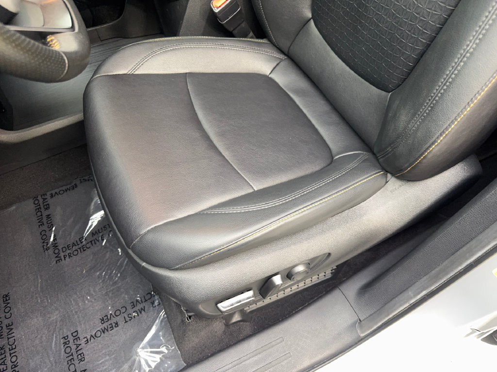 Used 2025 Toyota Sienna XLE Woodland Edition AWD/4WD image 32