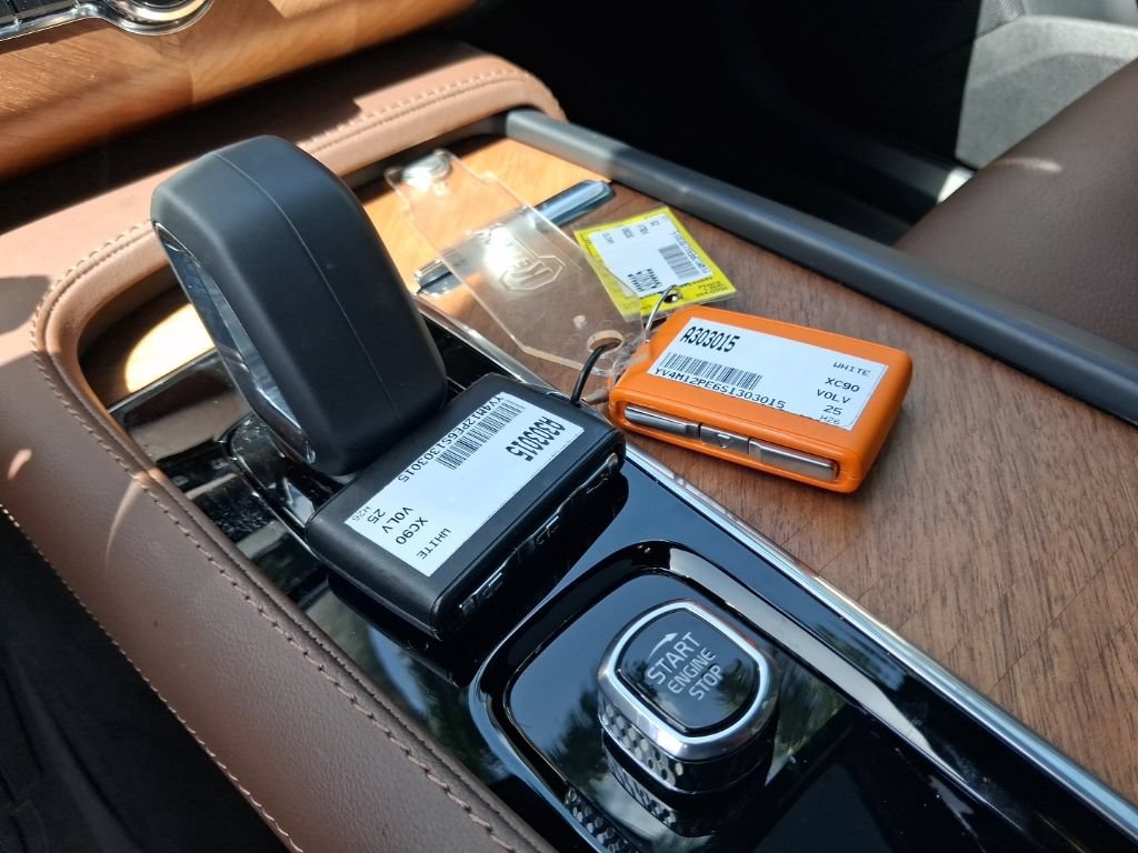 Certified 2025 Volvo XC90 B5 Plus w/ Protection Package Premier AWD/4WD image 24