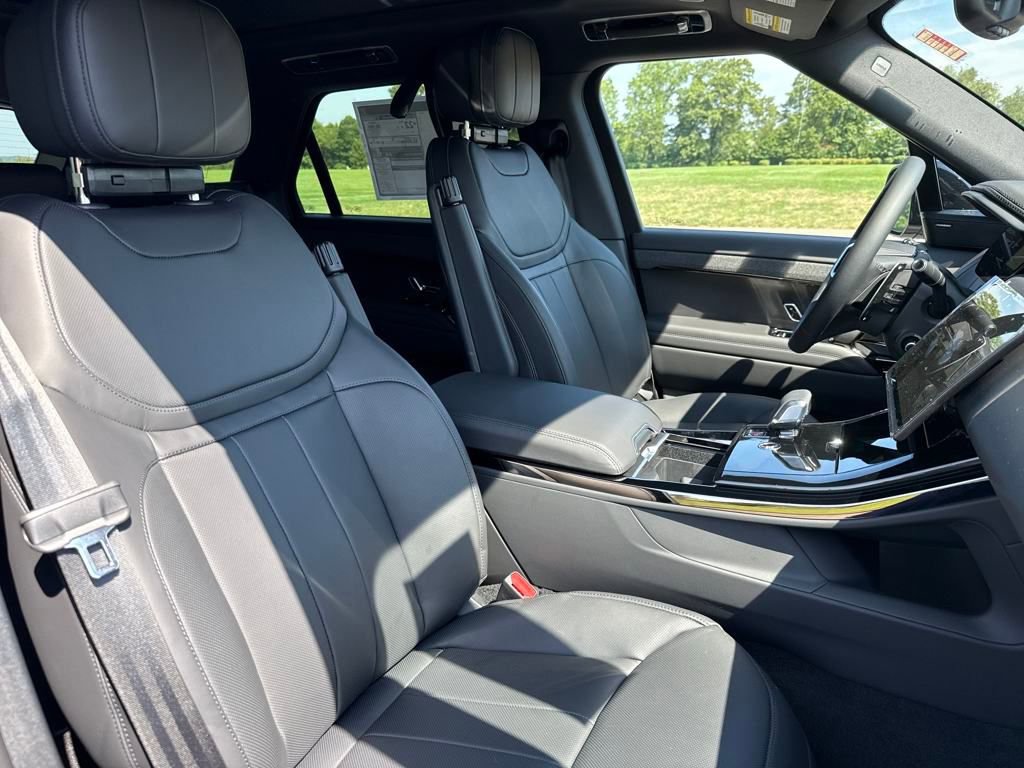 New 2025 Land Rover Range Rover Sport SE image 16