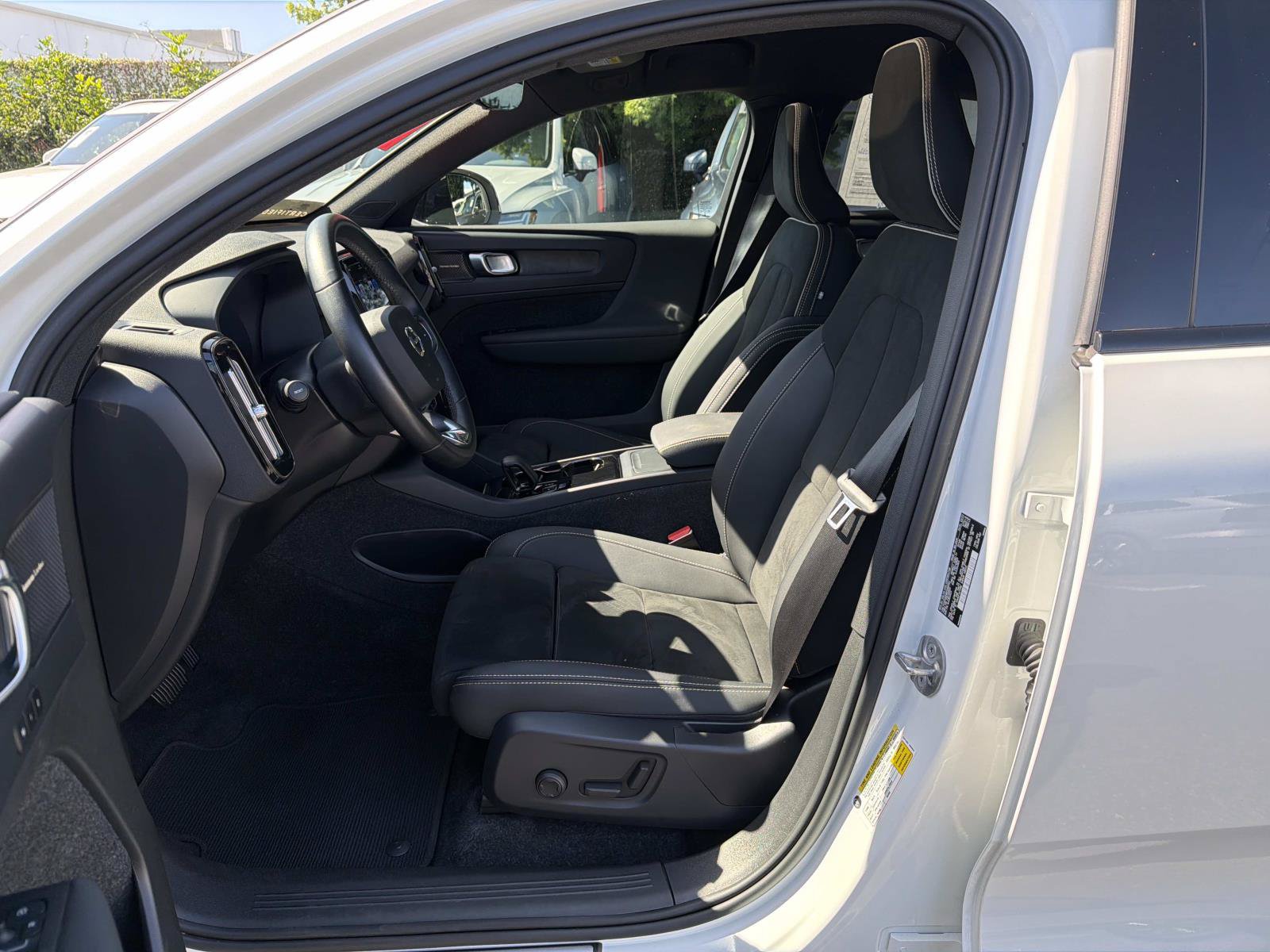 Certified 2023 Volvo C40 P8 Recharge Ultimate AWD/4WD image 18