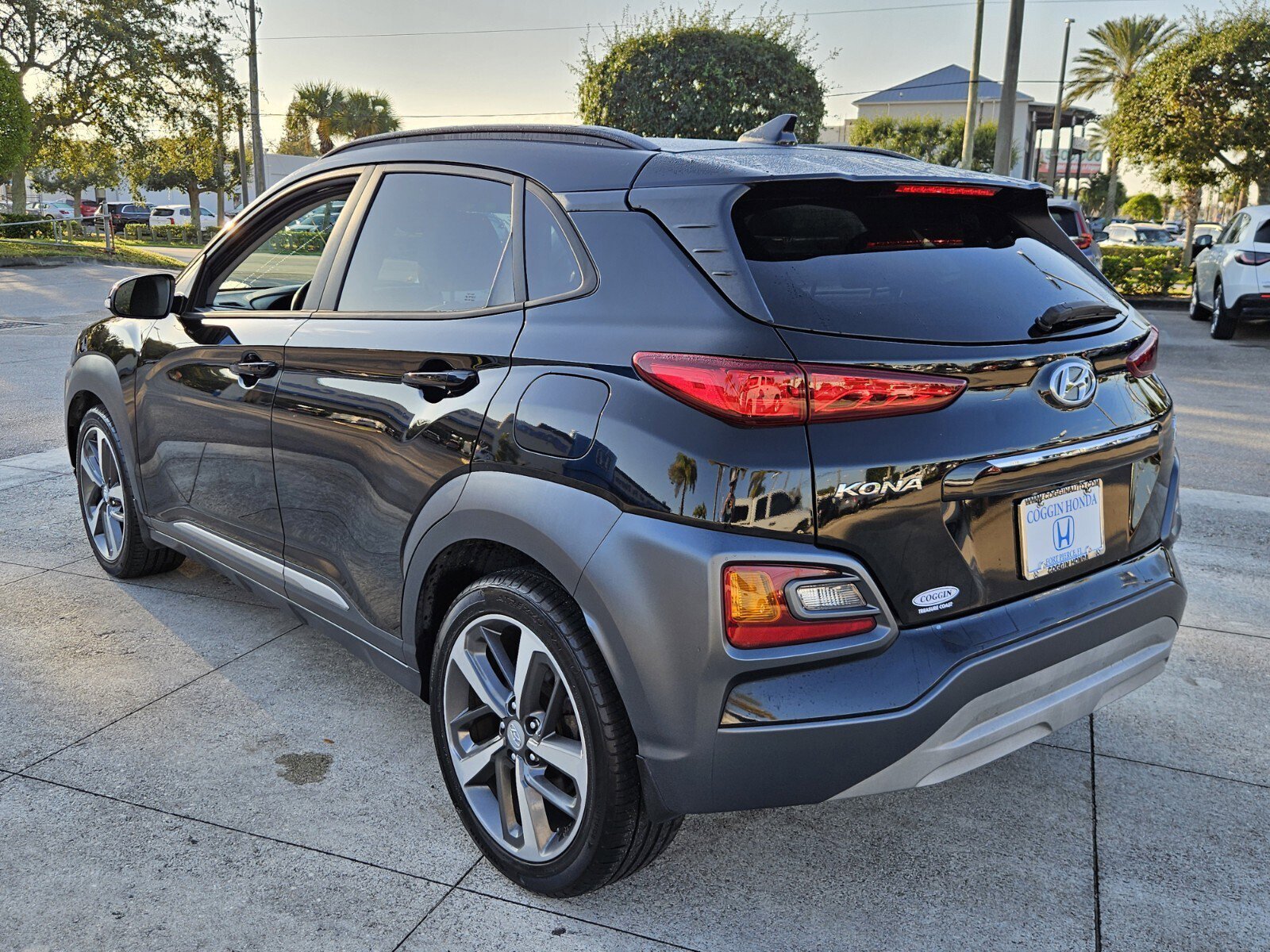 Used 2021 Hyundai Kona Limited w/ Cargo Package image 6