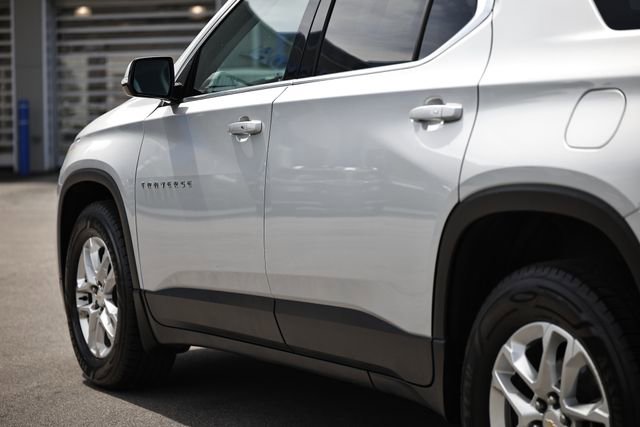Used 2020 Chevrolet Traverse LT w/ Driver Confidence II Package image 6