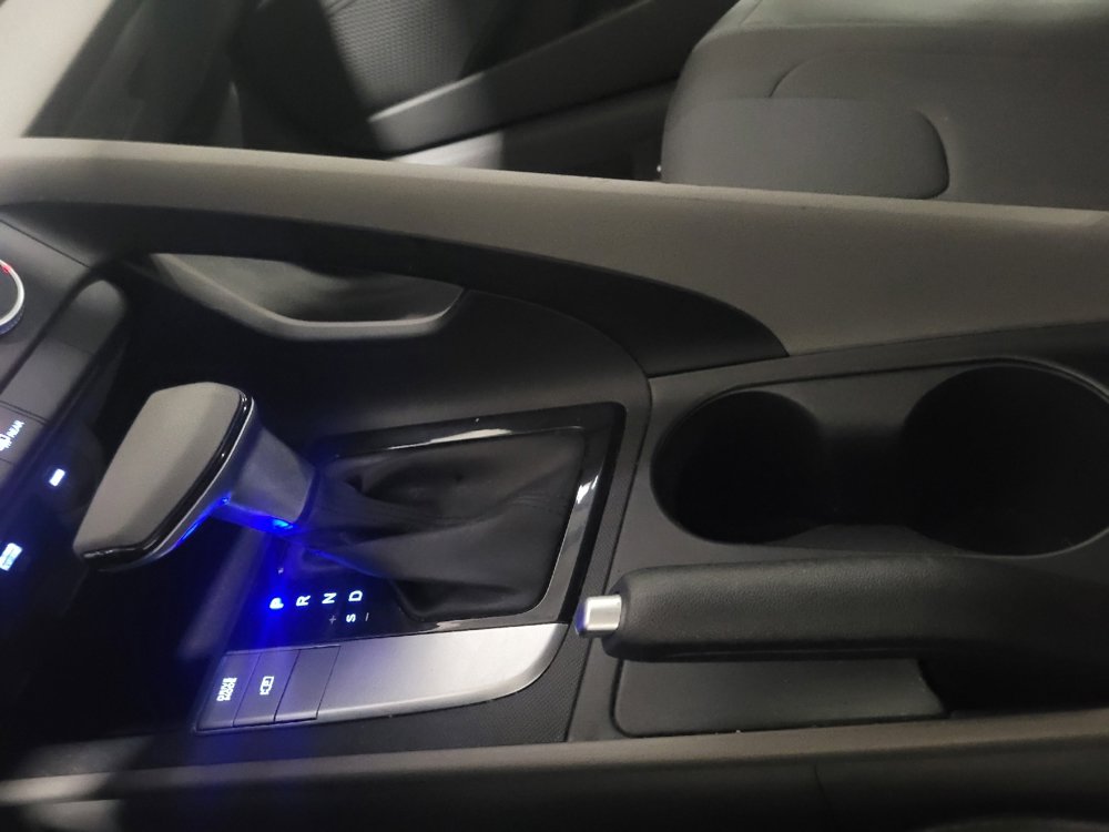 Used 2025 Hyundai Elantra SE image 26