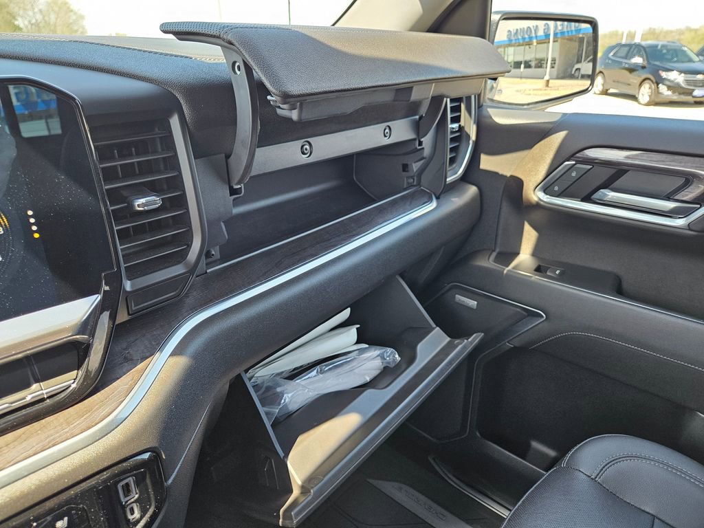 Used 2022 Chevrolet Silverado 1500 LTZ w/ LTZ Premium Package AWD/4WD image 19