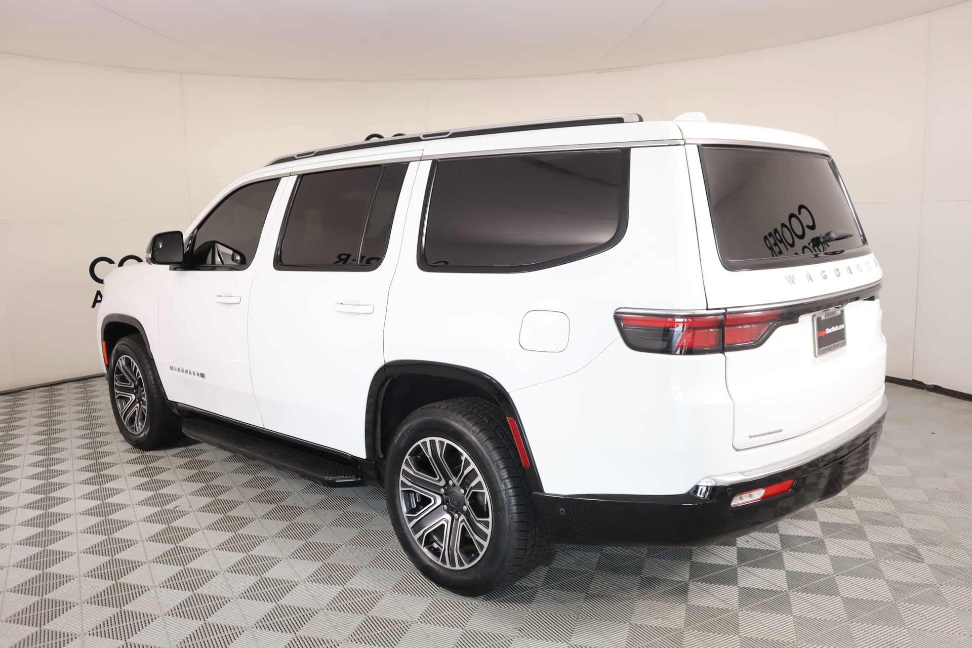 Used 2023 Jeep Wagoneer 4WD w/ Premium Group I image 25
