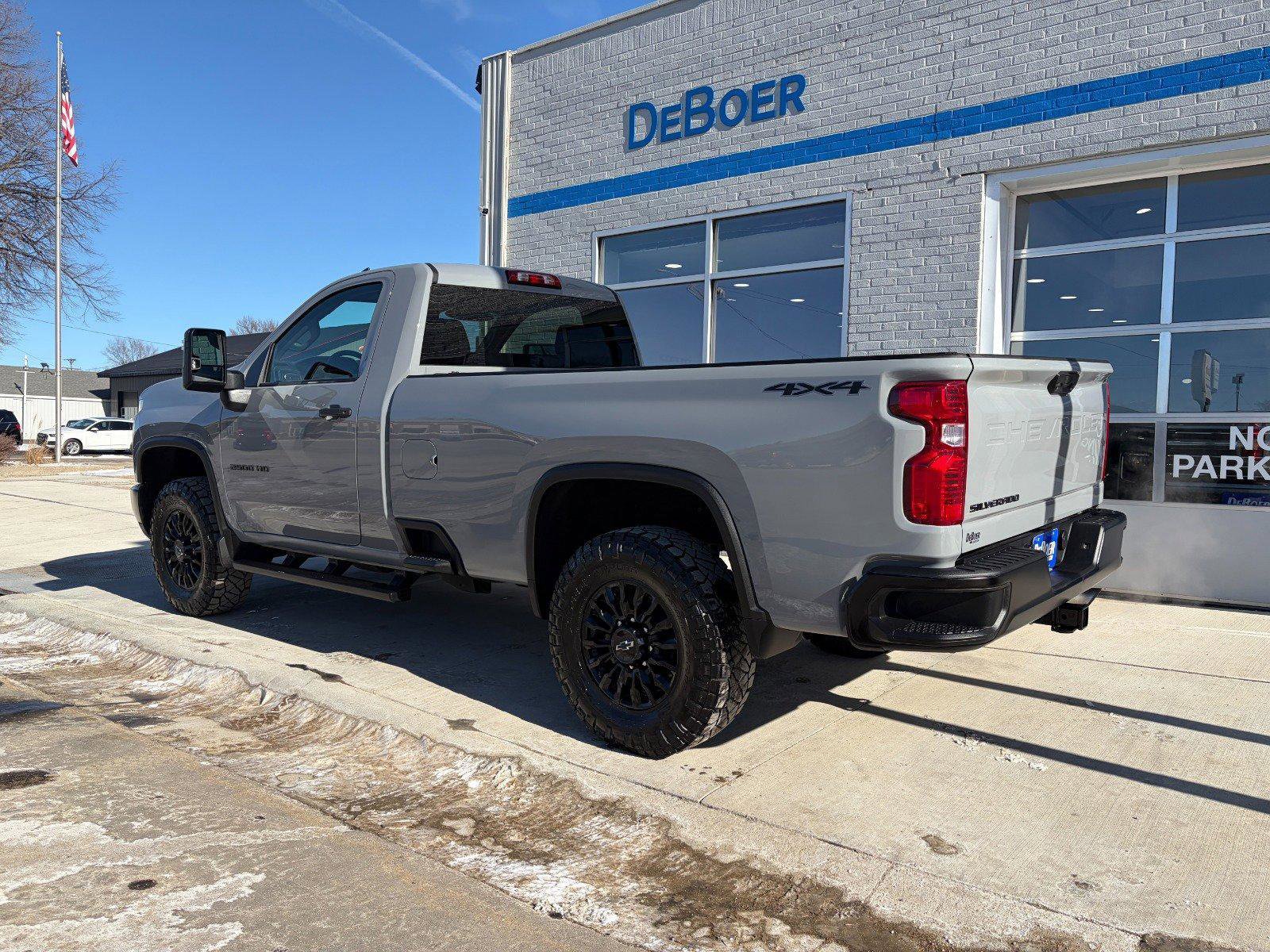 Used 2024 Chevrolet Silverado 2500 W/T image 3
