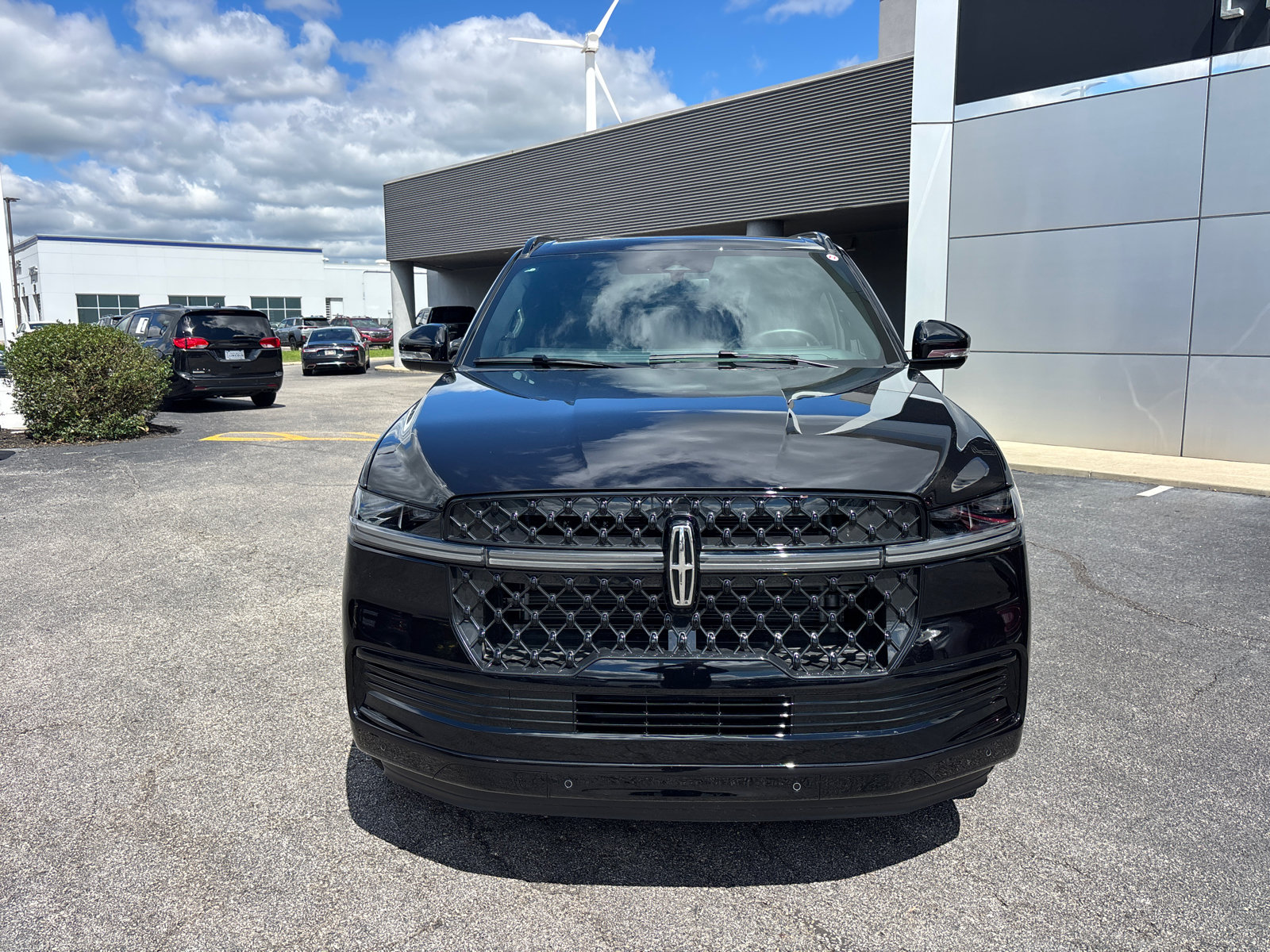 New 2026 Lincoln Navigator L Reserve w/ Jet Appearance Package AWD/4WD image 2