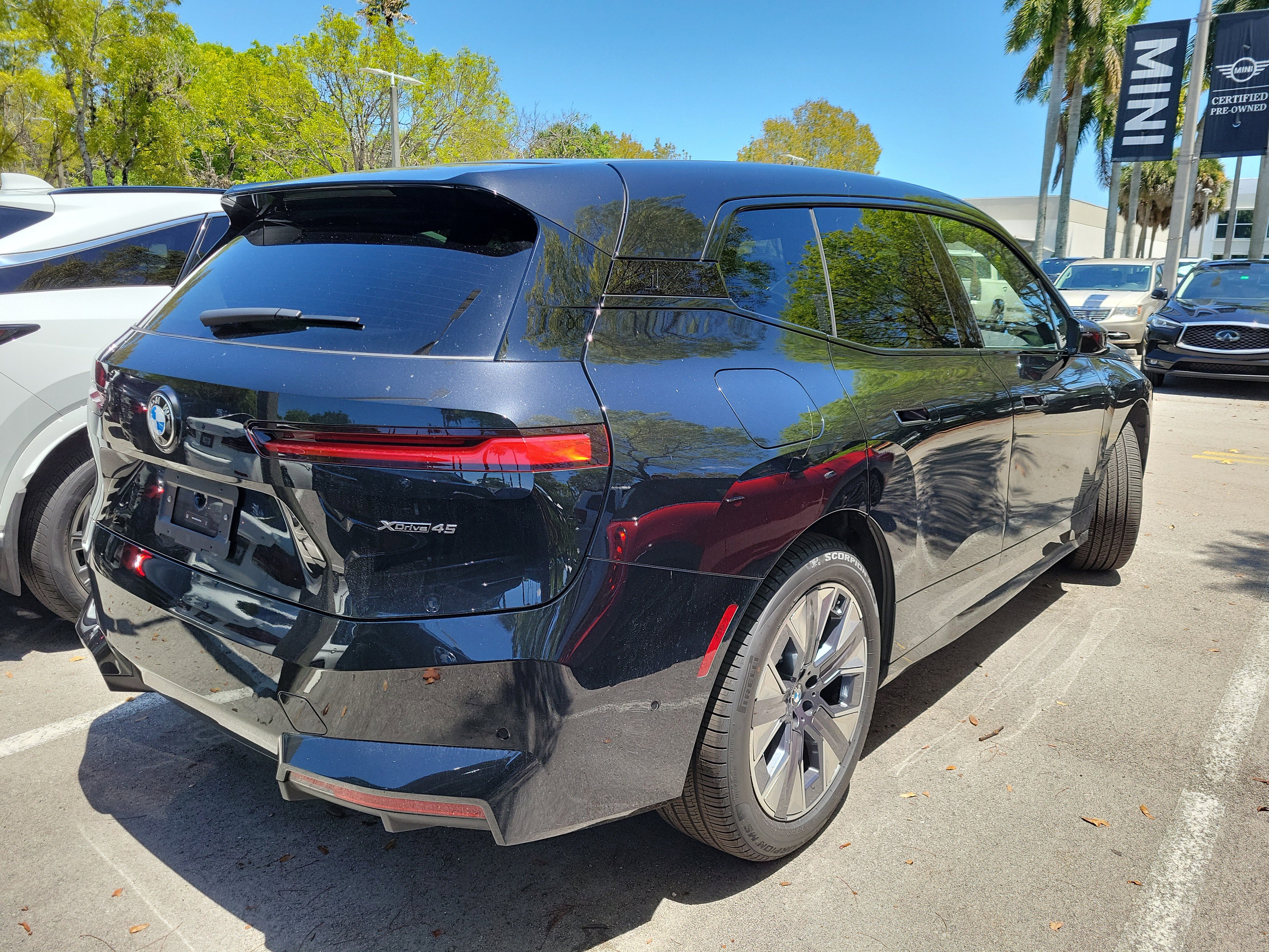 Certified 2026 BMW iX xDrive45 w/ Premium Package AWD/4WD image 5