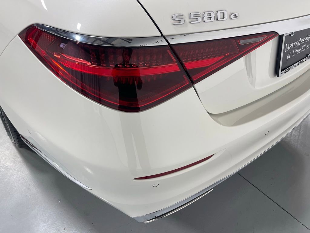 Used 2023 Mercedes-Benz S 580e 4MATIC Sedan w/ 3D Technology Package image 12