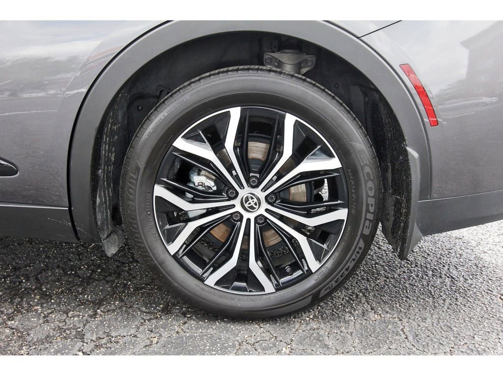 Used 2023 Toyota Crown Limited image 34