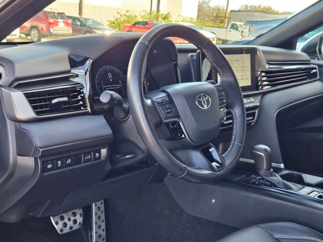 Used 2025 Toyota Camry SE w/ Convenience Package image 10
