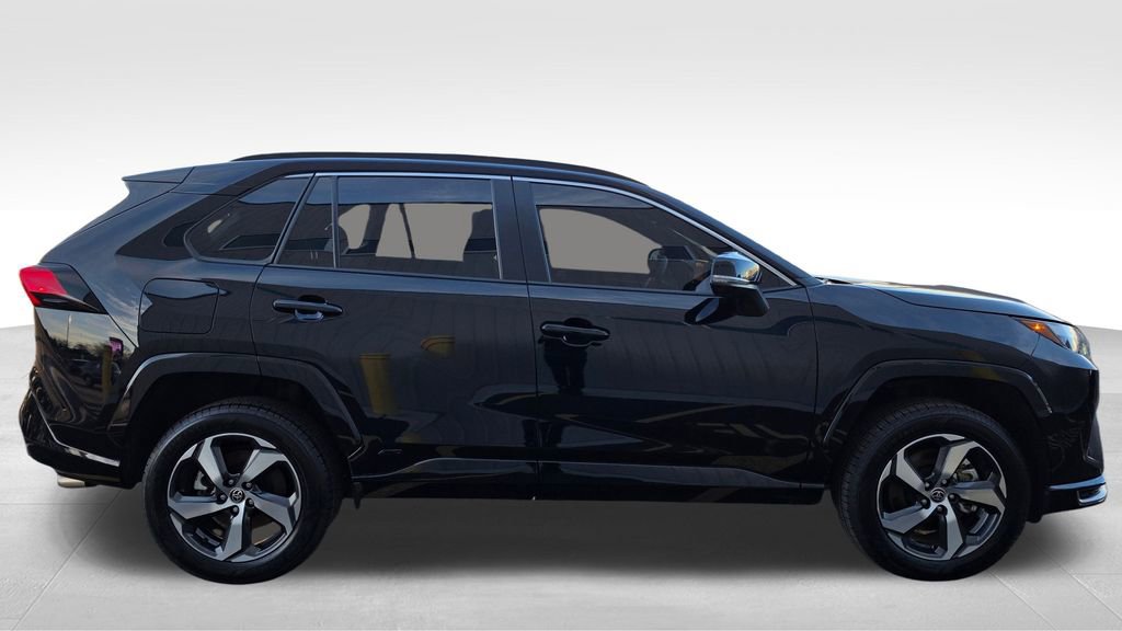 Used 2025 Toyota RAV4 SE w/ Weather & Moonroof Package image 4