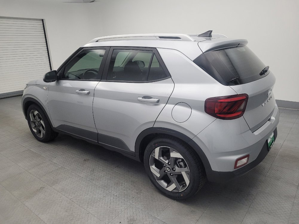 Used 2022 Hyundai Venue SEL image 3