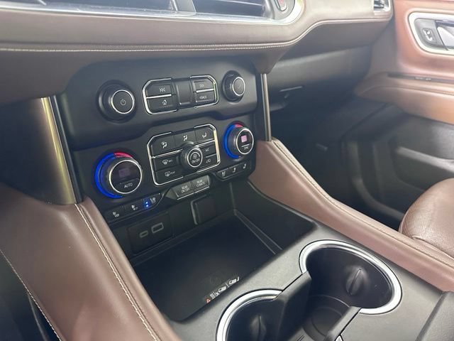 Used 2024 Chevrolet Suburban High Country AWD/4WD image 16