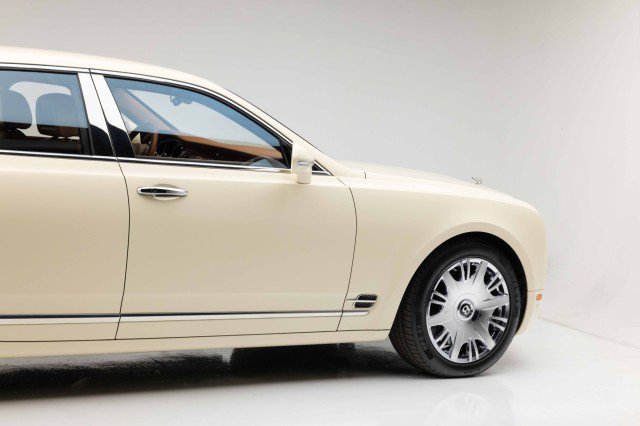 Used 2012 Bentley Mulsanne image 31