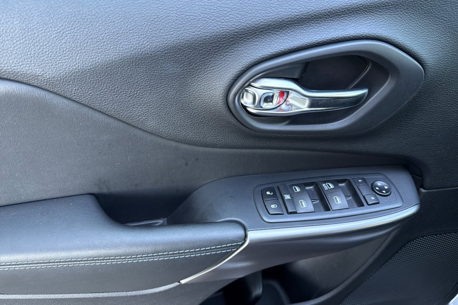 Used 2020 Jeep Cherokee Latitude image 12