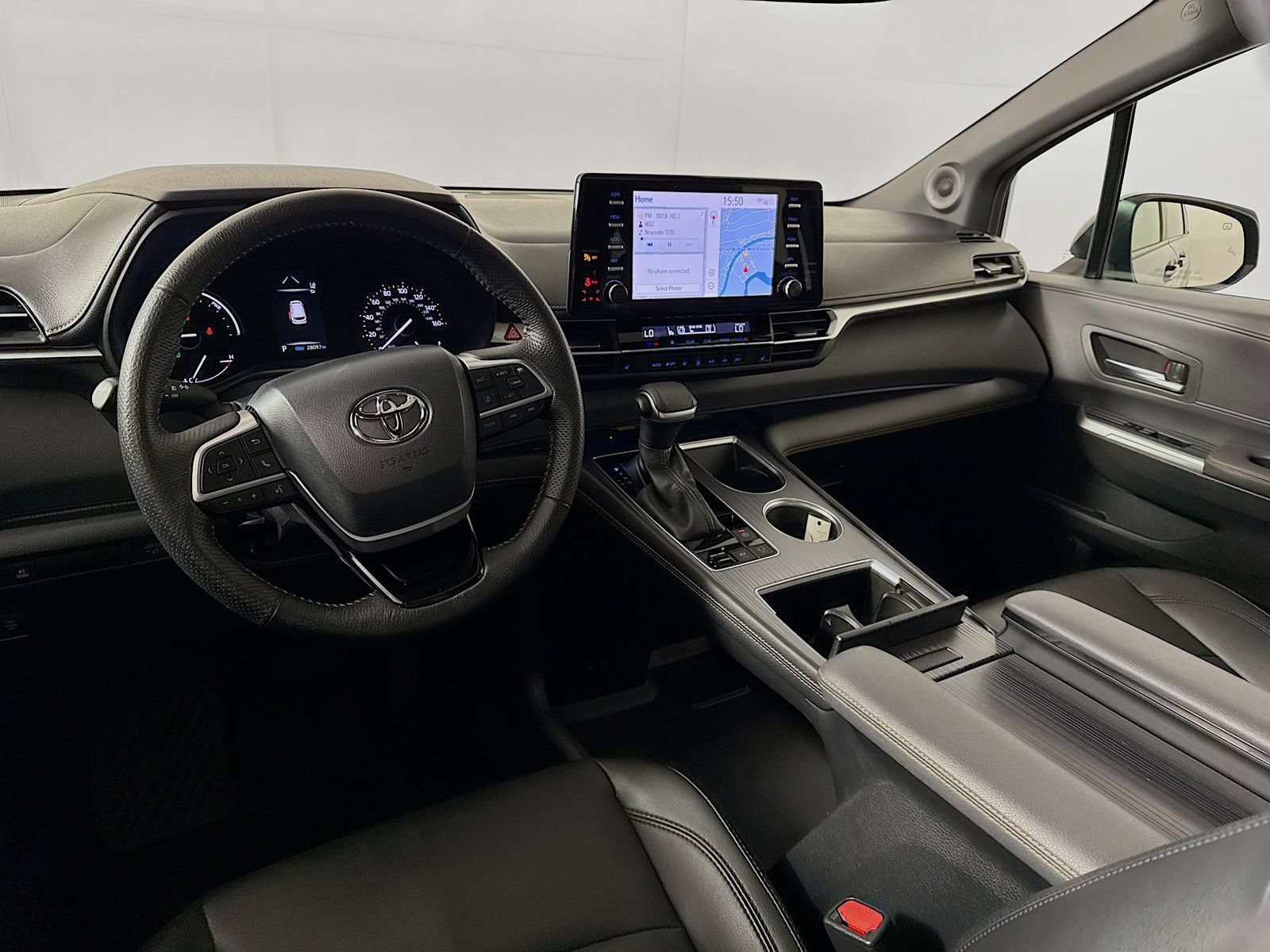 Certified 2022 Toyota Sienna XLE Woodland Edition AWD/4WD image 22