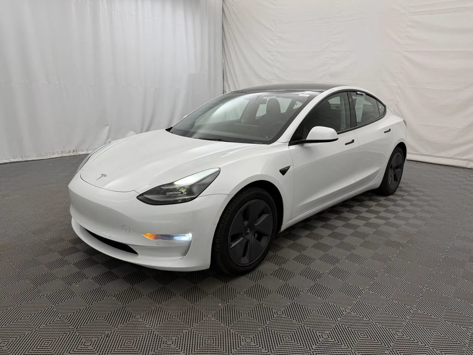 Used 2022 Tesla Model 3 Long Range AWD/4WD image 2