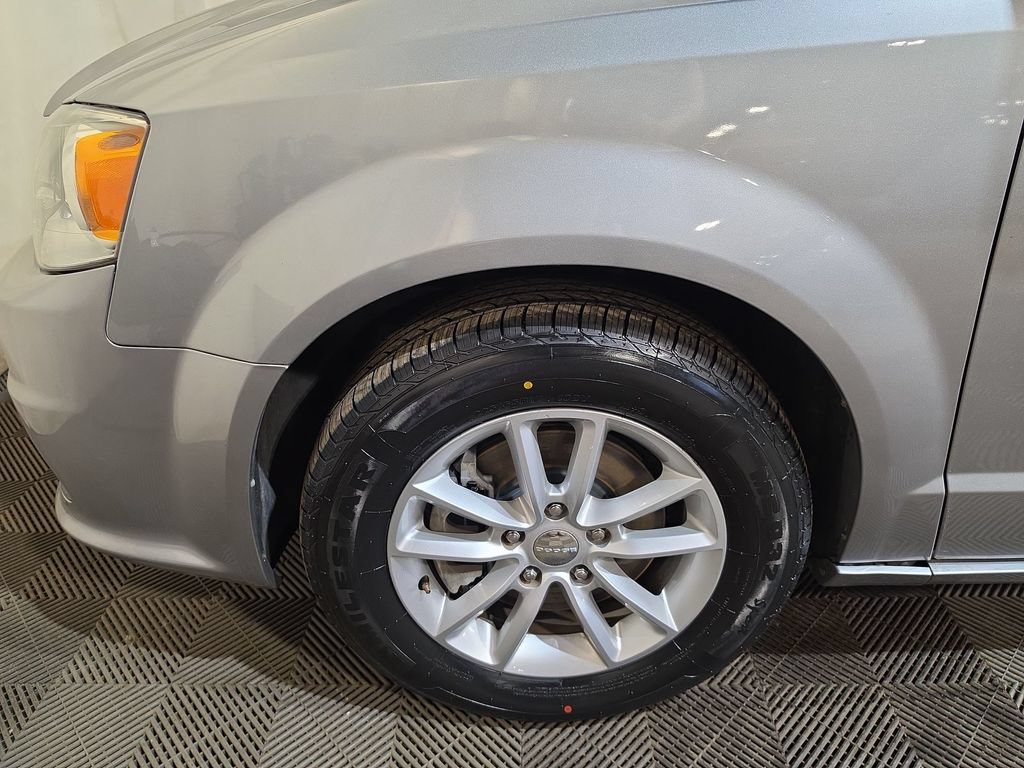 Used 2019 Dodge Grand Caravan SXT FWD image 18
