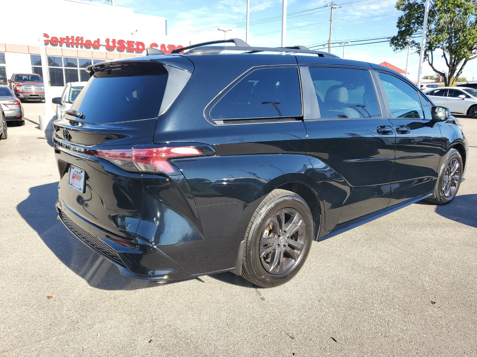 Certified 2025 Toyota Sienna XSE w/ XSE Plus Package AWD/4WD image 4