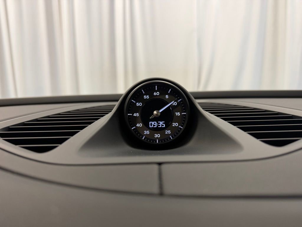 Certified 2025 Porsche Macan Turbo Electric image 20